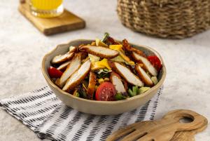 Kajun Baharatlı Çıtır Tavuk Salata
