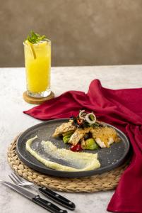 Cafe de Paris Soslu Tavuk